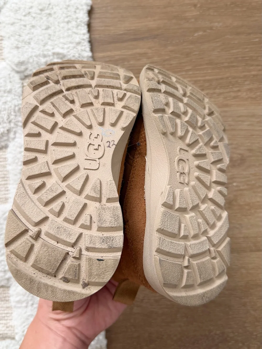 Ugg Canoe III Weather Kids Sneaker in Chestnut Suede
